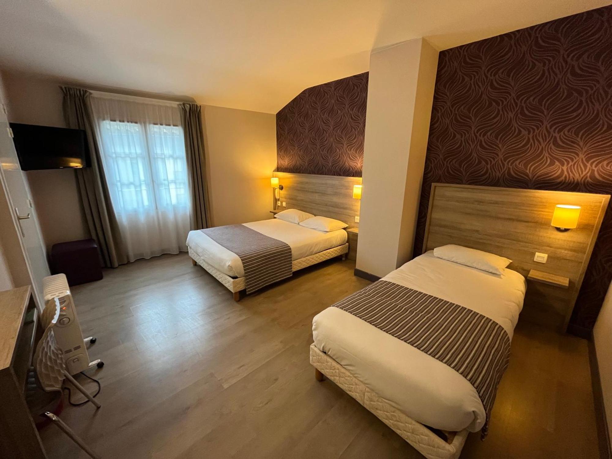 Logis Hotel Le Saint Georges Vivonne Exteriör bild