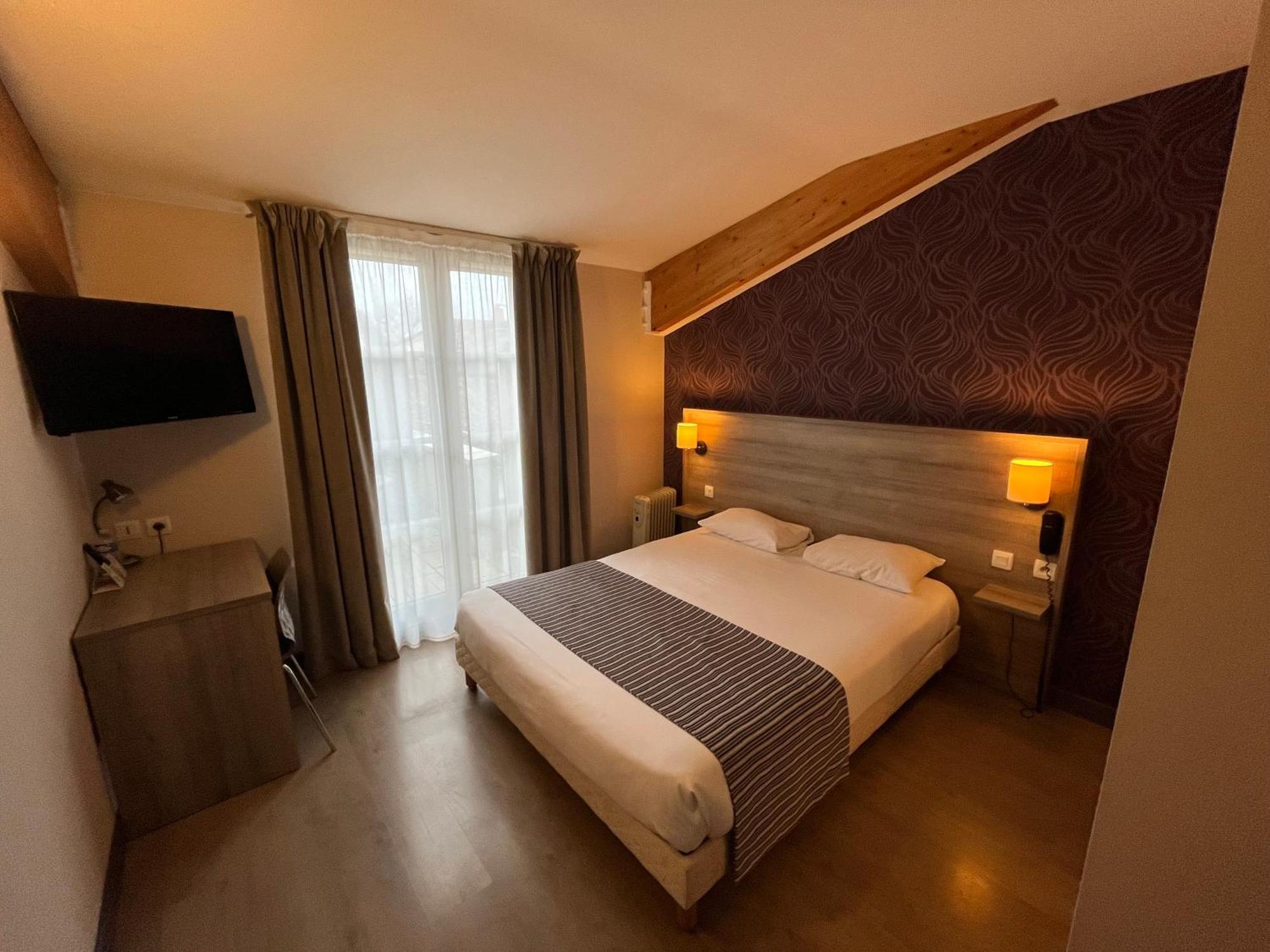 Logis Hotel Le Saint Georges Vivonne Exteriör bild