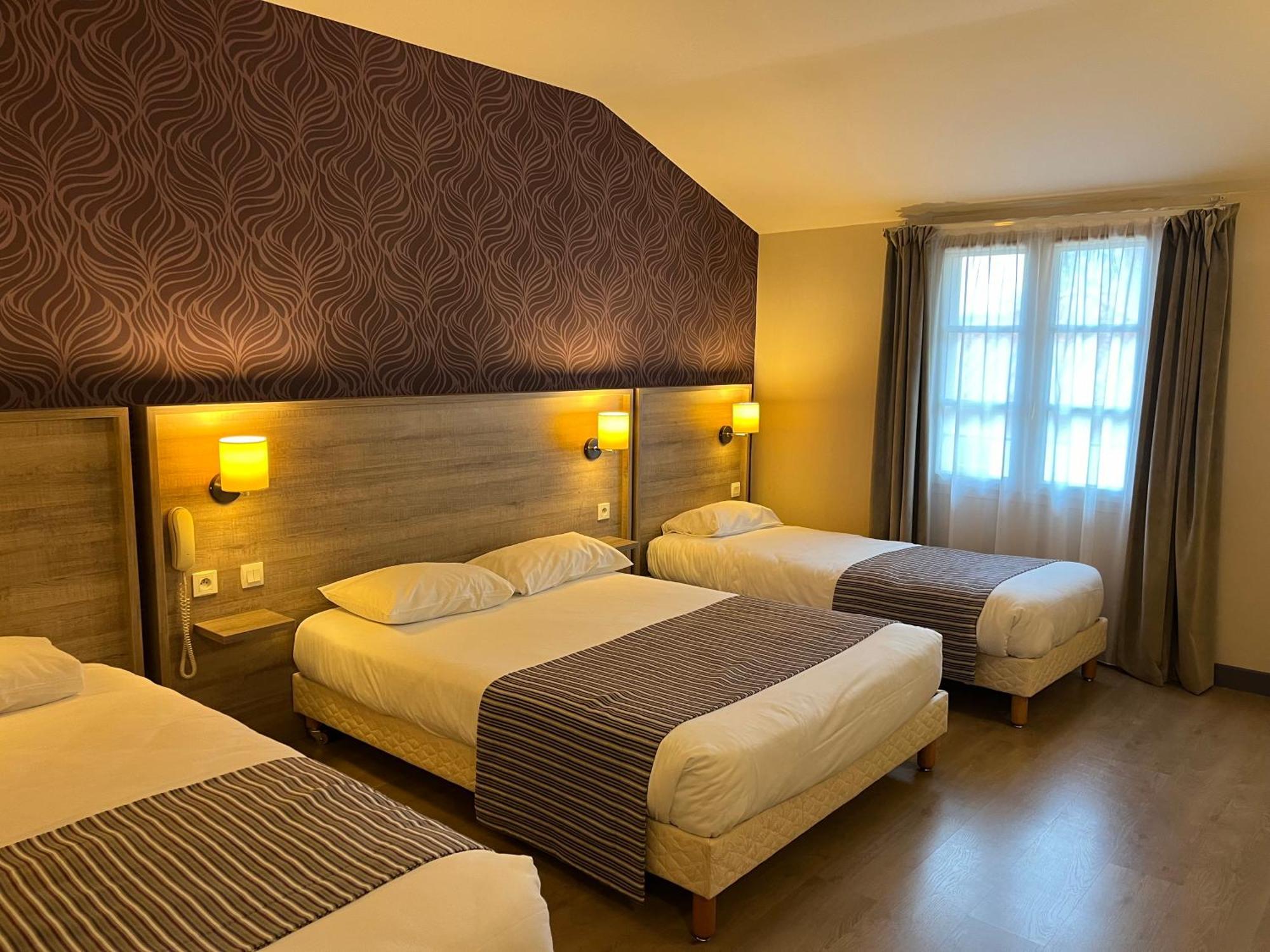 Logis Hotel Le Saint Georges Vivonne Exteriör bild