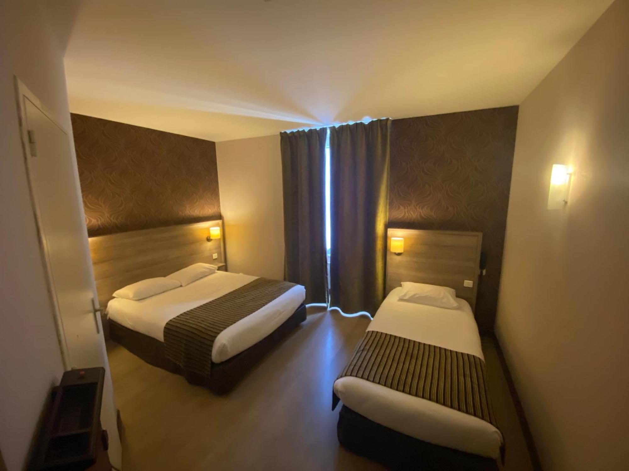 Logis Hotel Le Saint Georges Vivonne Rum bild