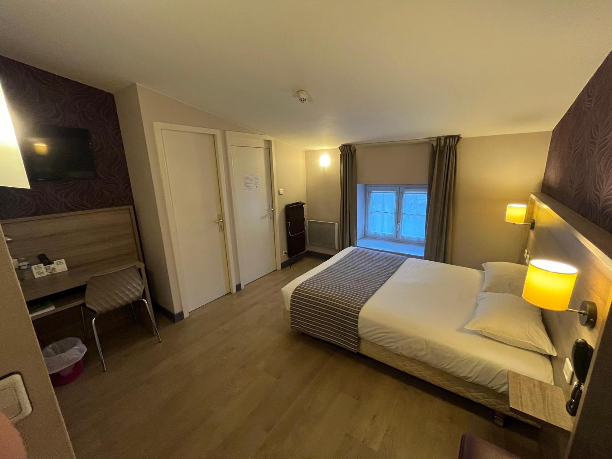 Logis Hotel Le Saint Georges Vivonne Exteriör bild