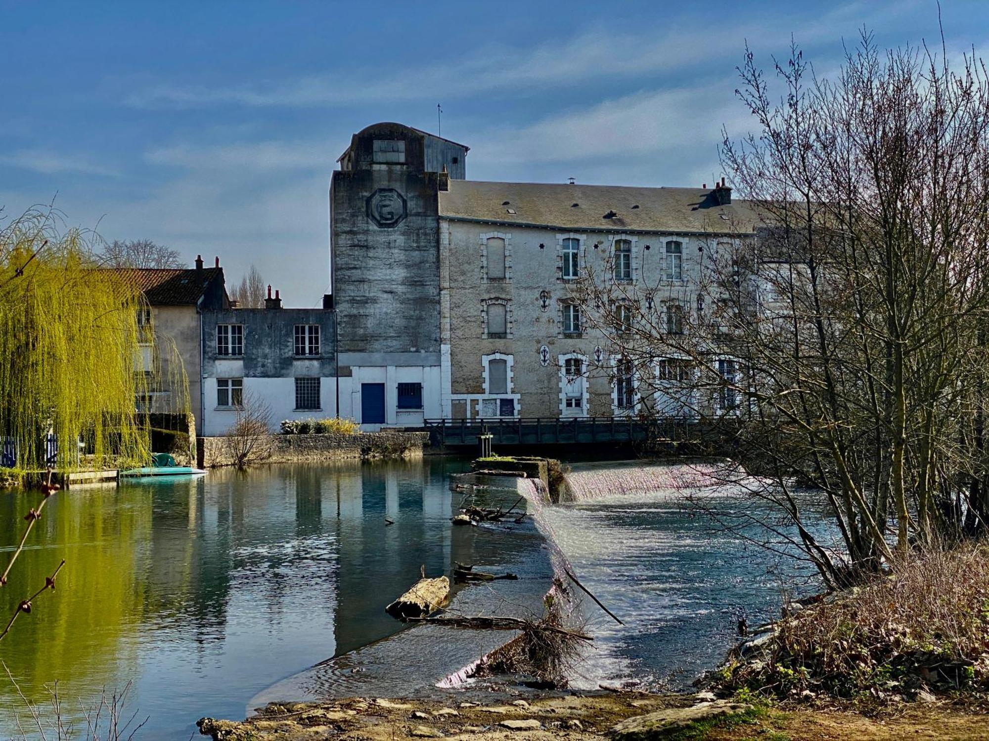 Logis Hotel Le Saint Georges Vivonne Exteriör bild