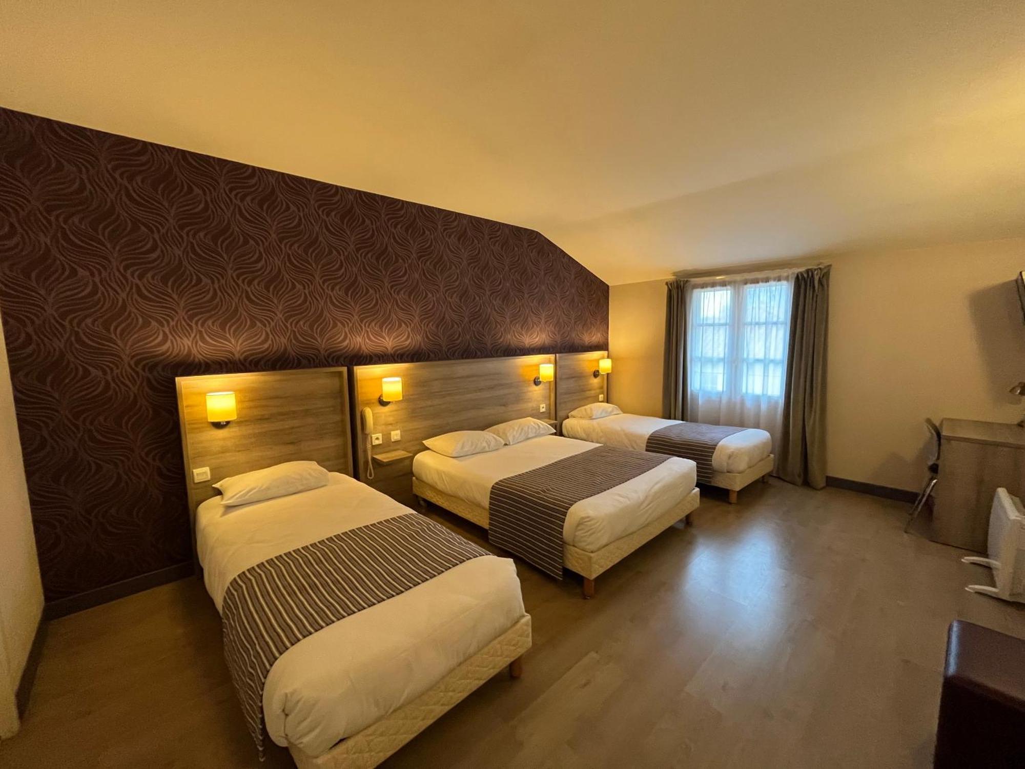 Logis Hotel Le Saint Georges Vivonne Exteriör bild