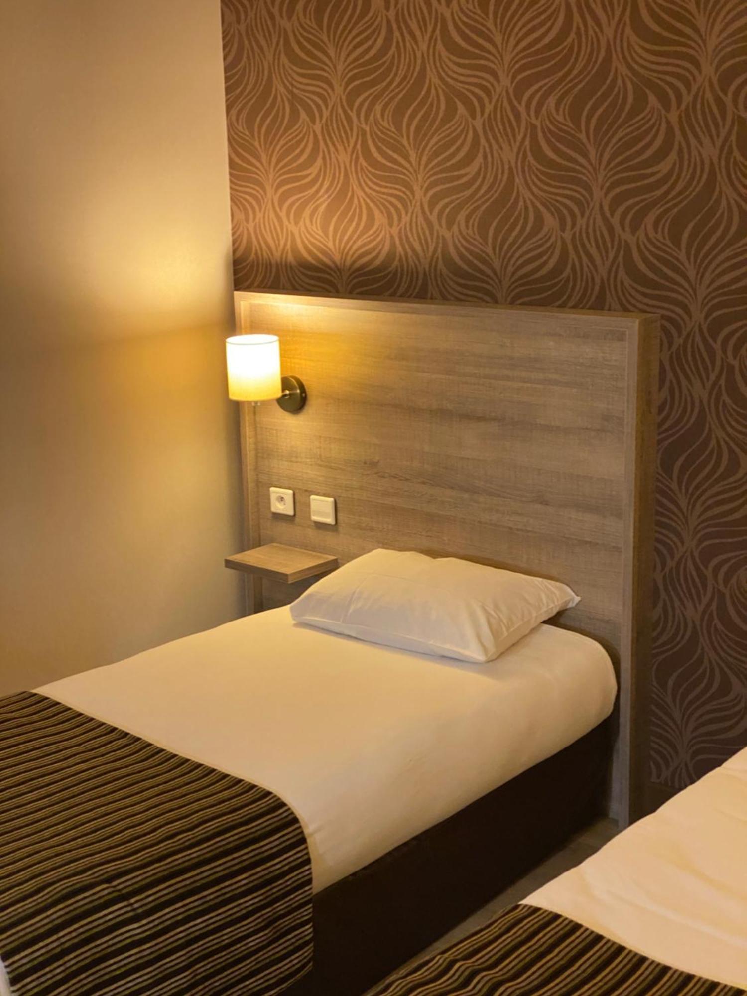 Logis Hotel Le Saint Georges Vivonne Exteriör bild