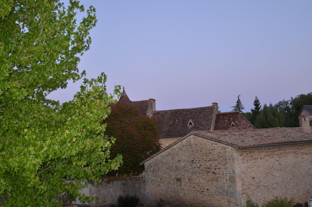 Logis Hotel Le Saint Georges Vivonne Exteriör bild