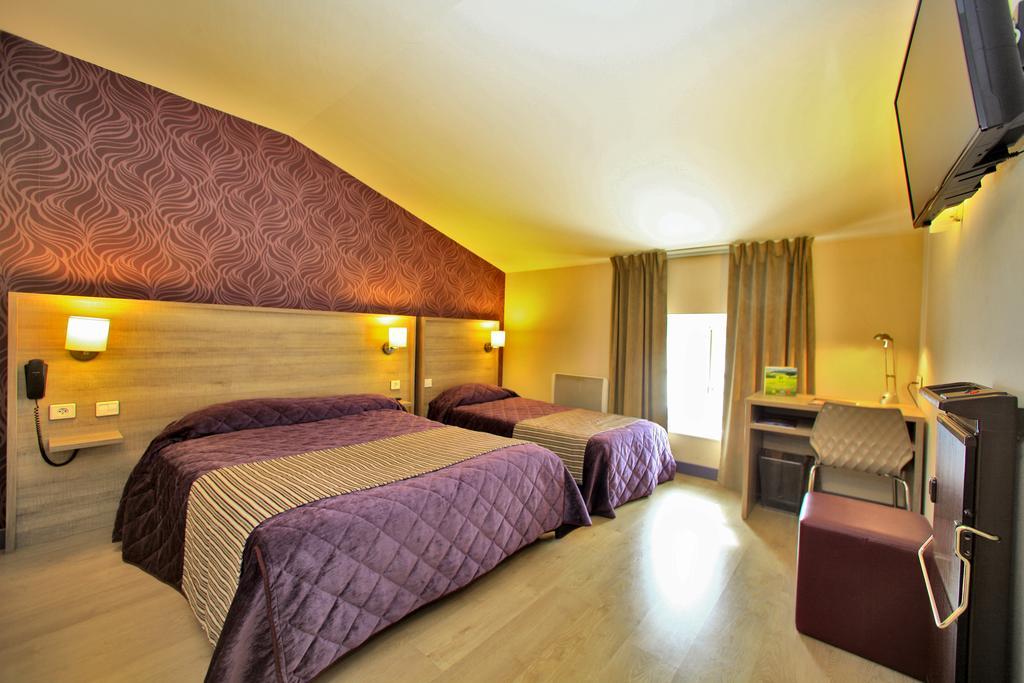 Logis Hotel Le Saint Georges Vivonne Exteriör bild
